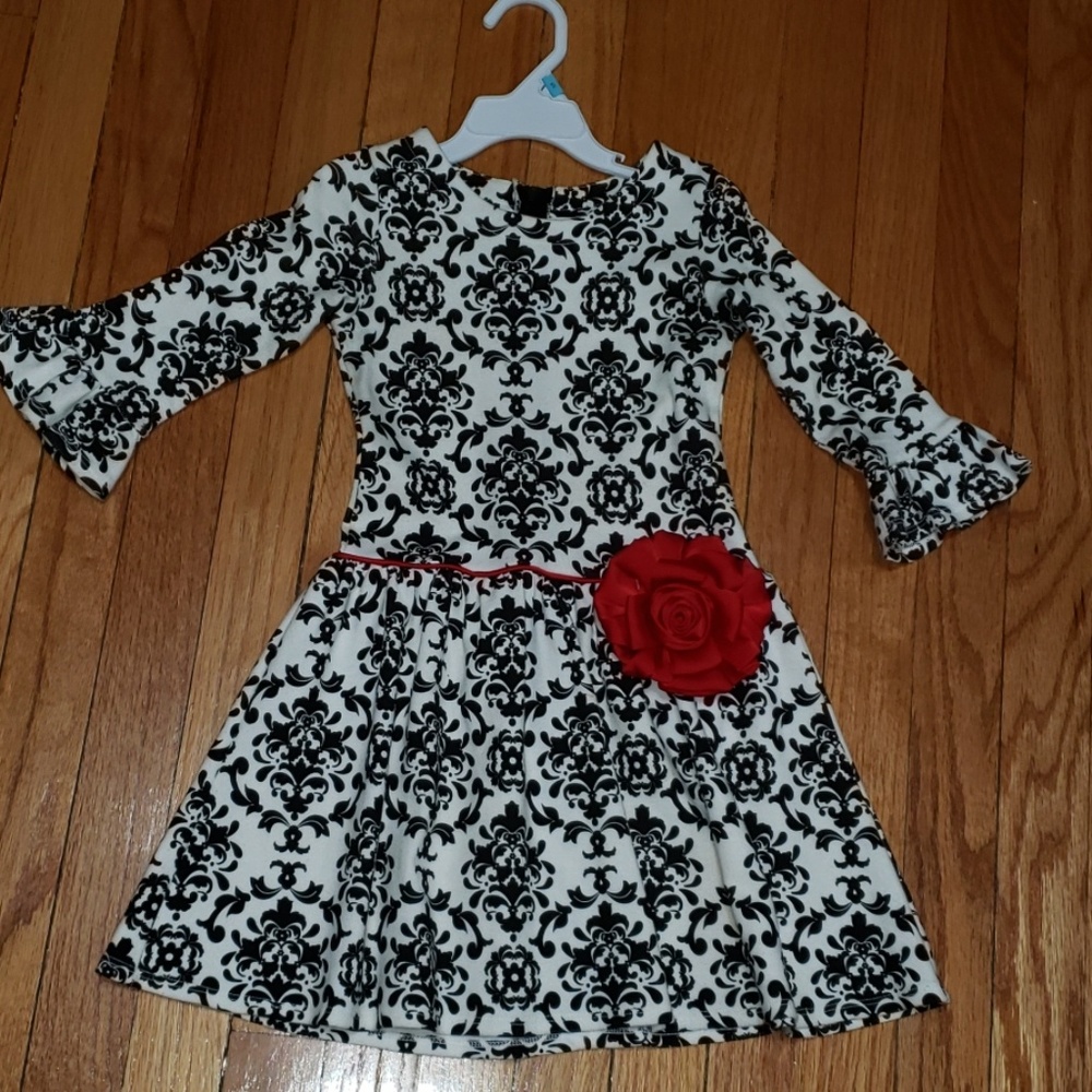 Counting Daisies girls dress